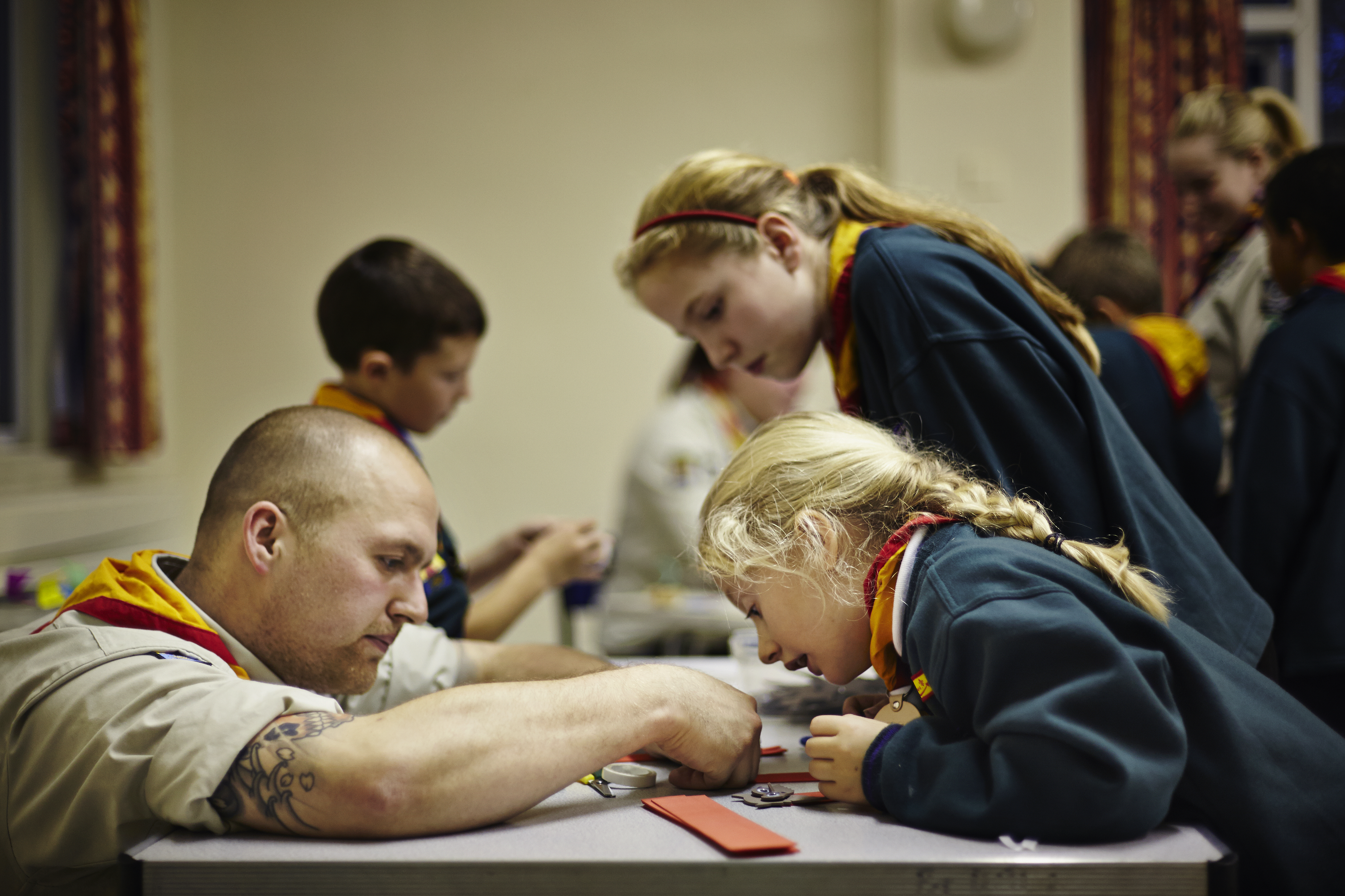 leader helping scouts